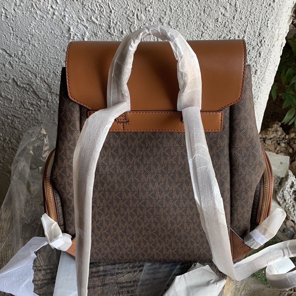 Michael Kors Abbey Large Signature Cargo Backpack - Picture 7 of 7